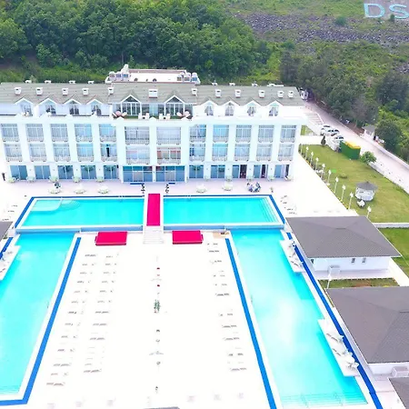 Mourouj Gloria White Palace & ヤロヴァ