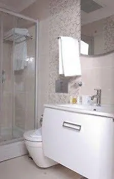 ホテル Mourouj Gloria White Palace & ヤロヴァ
